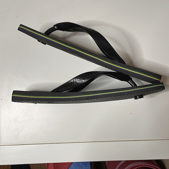 NWT Havaianas flip flops in black - Picture 6 of 6
